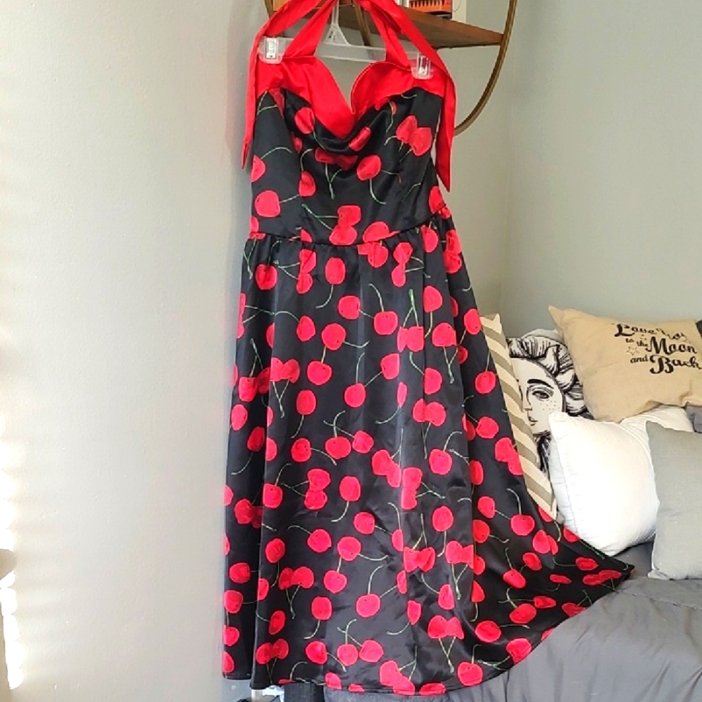 Silky sexy pin up style dress. 🍒